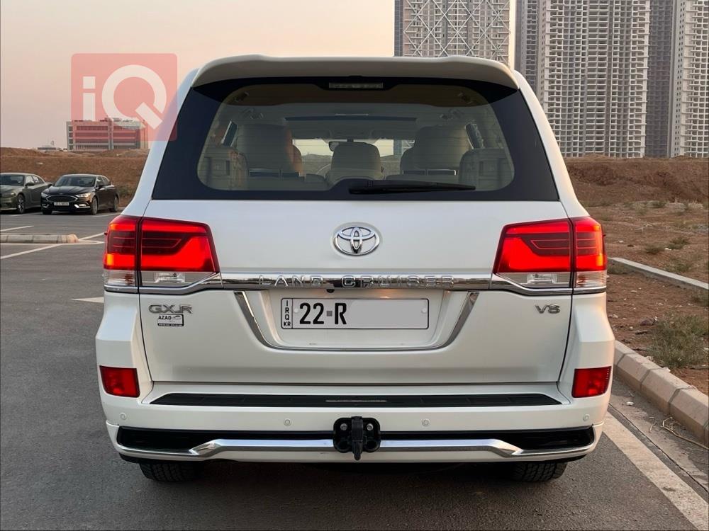 تۆیۆتا لاند کروزەر